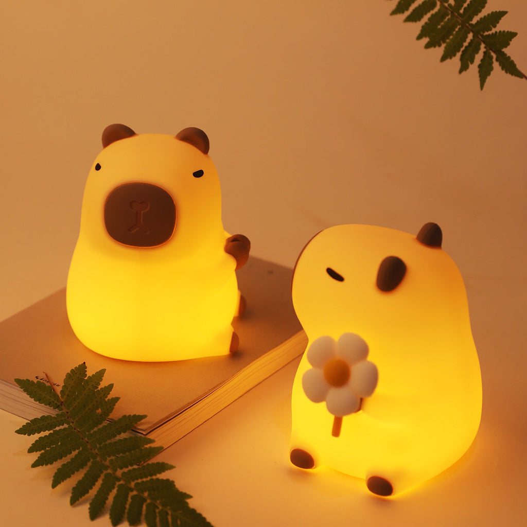 CapyGlow - Dolce lampada da notte LED con morbida luce calda e affascinante design di Capybara
