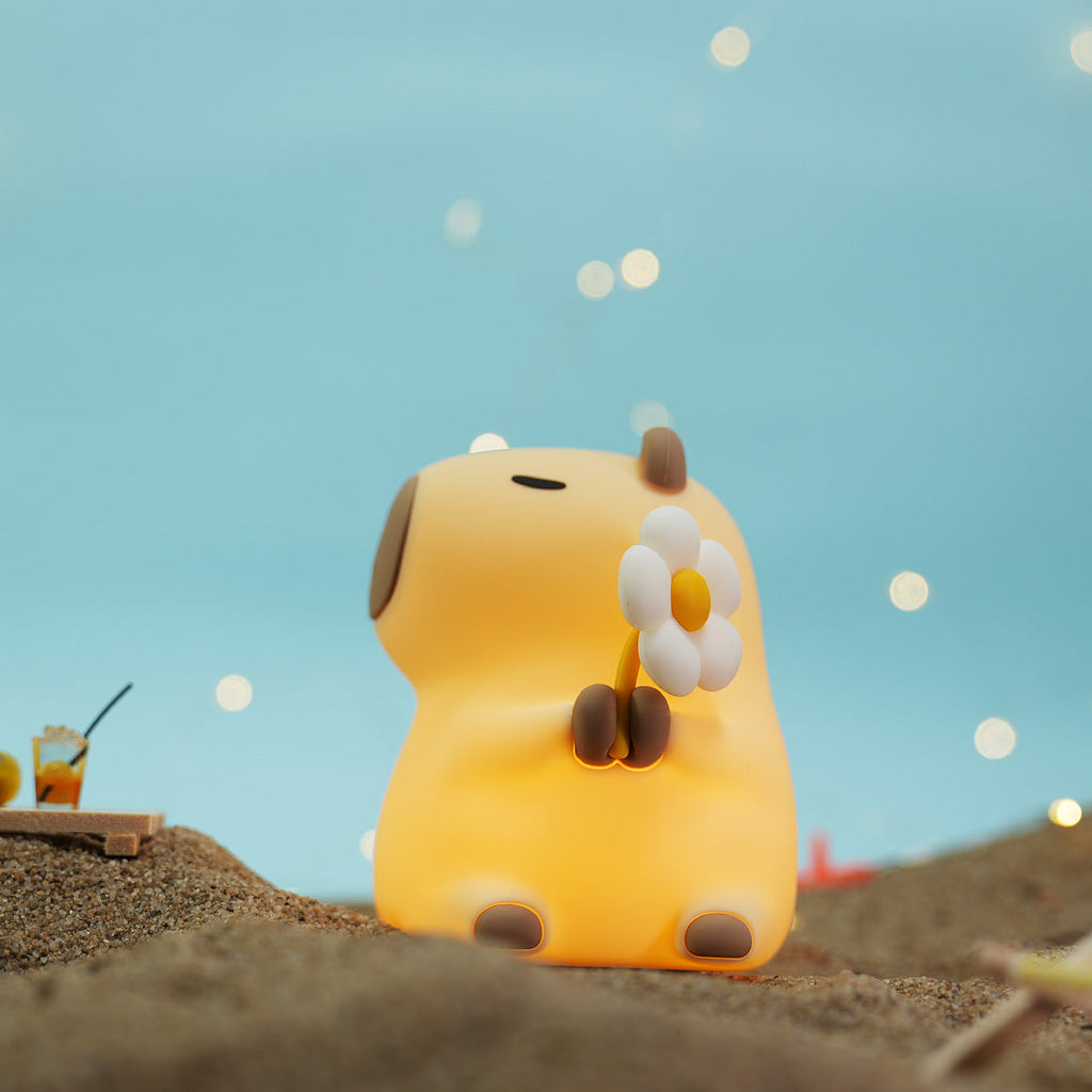 CapyGlow - Dolce lampada da notte LED con morbida luce calda e affascinante design di Capybara
