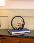 ReadingGrace - Statua decorativa di una ragazza che legge un libro, per un ambiente moderno