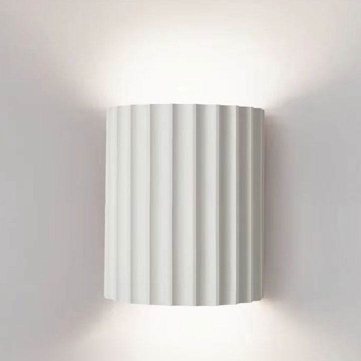 Applique da parete contemporanea scandinava in resina a mezza colonna con 2 luci per corridoio
