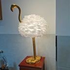 Lampada da tavolo in metallo a forma di fenicottero con piume d'oca nordico contemporaneo, 1 luce per comodino