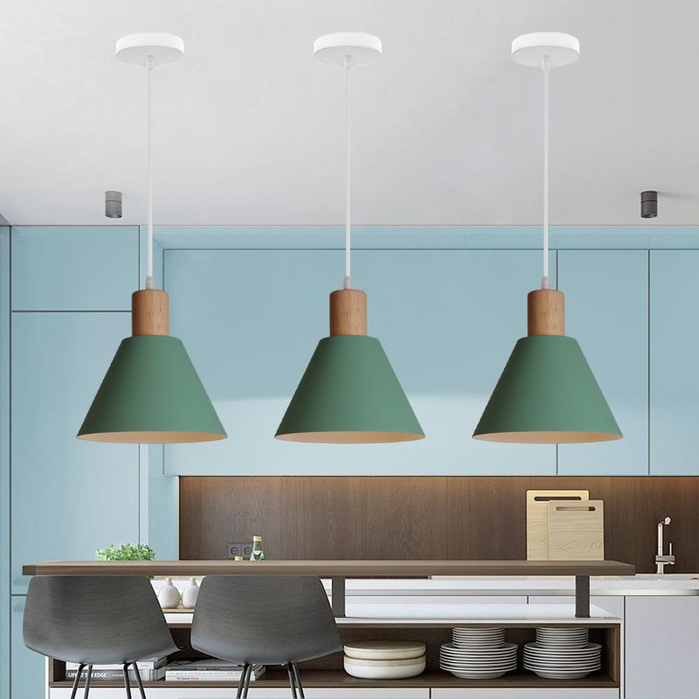 Lampada a sospensione tradizionale vintage in ferro e legno massello con paralume rotondo a cono per soggiorno