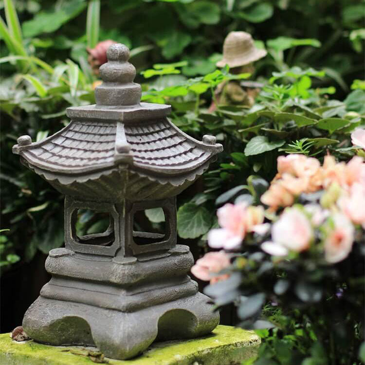 Lampada da Giardino a Forma di Pagoda Alimentata a Energia Solare con Finitura in Pietra