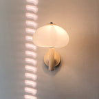 Applique da Parete Lampada a Sospensione Moderna in Ferro e Vetro Bianco Latte Nordico per Camera da Letto