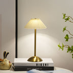 Lampada da Tavolo Conica Plissettata Ricaricabile in Ferro Scandinava Contemporanea da 1 Luce per Comodino