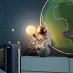 Lampada da parete a sconce con astronauta creativo contemporaneo in resina ABS 1 luce per camera da letto