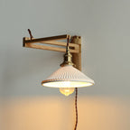 Applique da parete a 1 luce retrattile in vetro bianco a strisce nordiche con noce