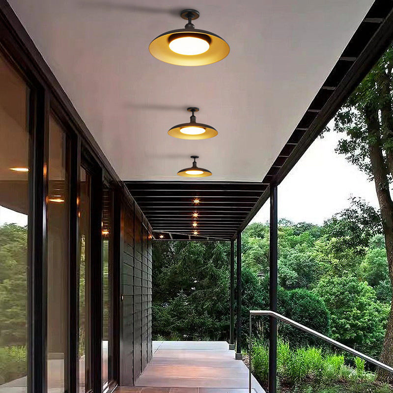 Lampada da soffitto semincassata rotonda in acciaio carbonizzato scandinavo contemporaneo impermeabile a 1 luce per patio all'aperto