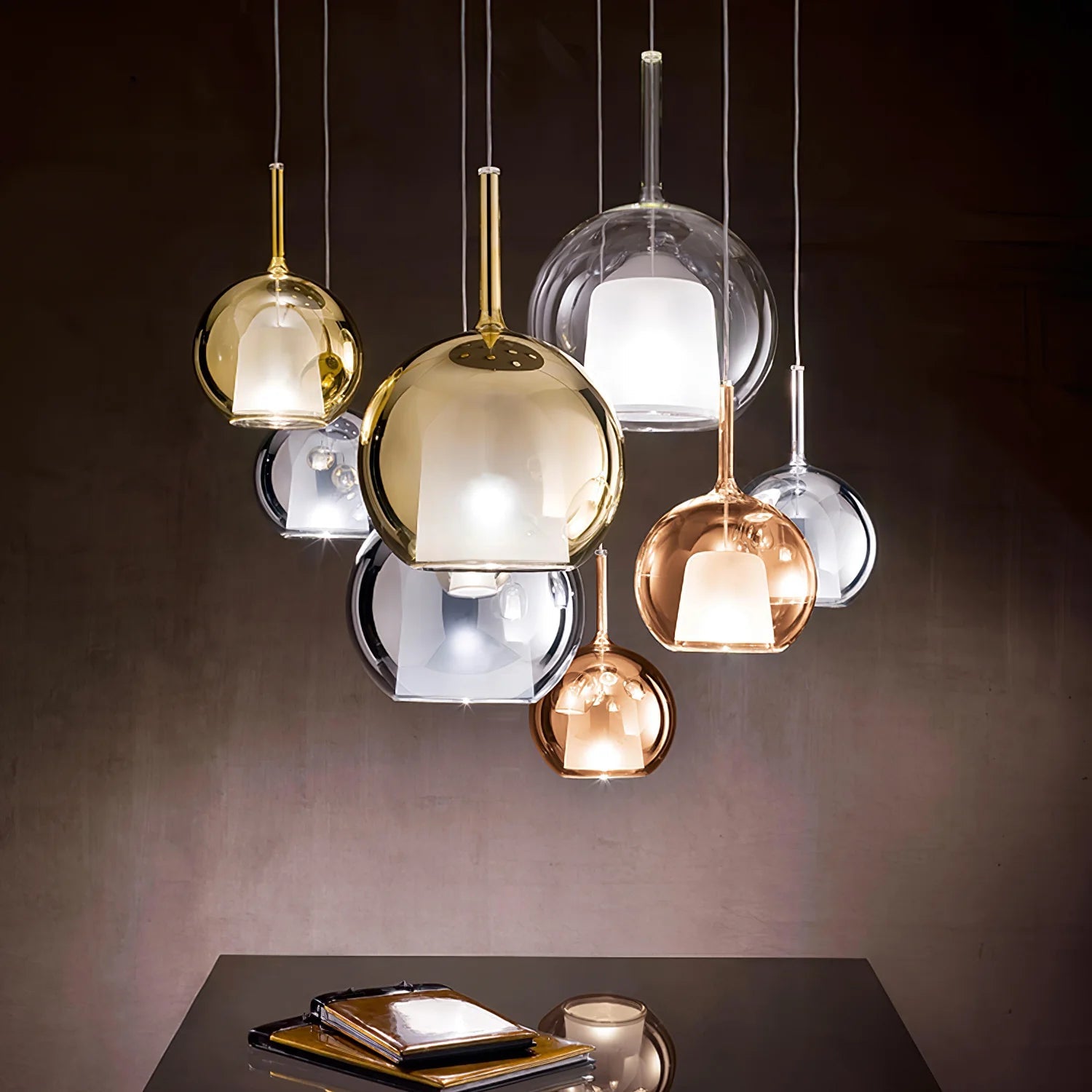 Lampada a sospensione in vetro sferico minimalista