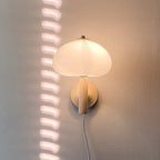 Applique da Parete Lampada a Sospensione Moderna in Ferro e Vetro Bianco Latte Nordico per Camera da Letto