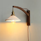 Applique da parete a 1 luce retrattile in vetro bianco a strisce nordiche con noce