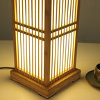 Lampada da Tavolo Tradizionale Giapponese a Colonna Quadrata in Bambù con 1 Luce per Camera da Letto