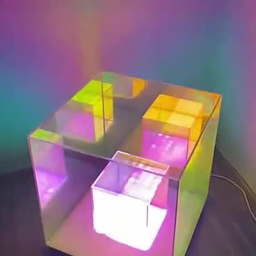 Lampada da Tavolo LED Rubik's Cube RGB in Acrilico Moderno