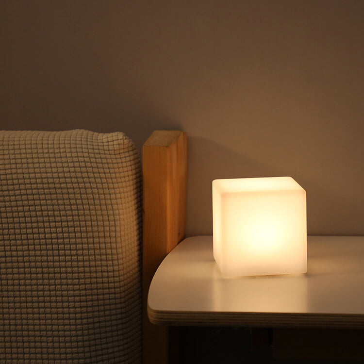 Lampada da tavolo decorativa a luce notturna con telecomando in geometria creativa PE