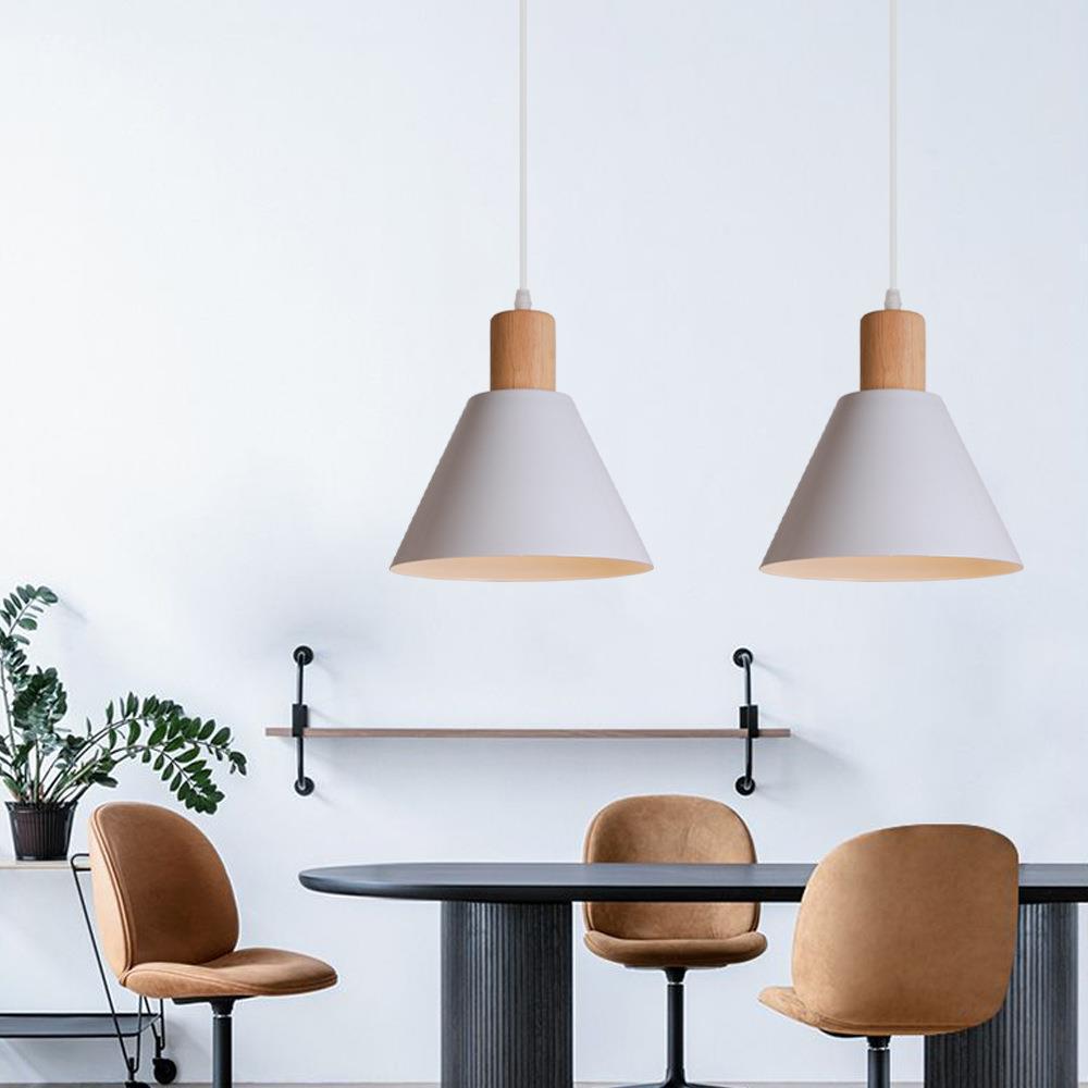 Lampada a sospensione tradizionale vintage in ferro e legno massello con paralume rotondo a cono per soggiorno