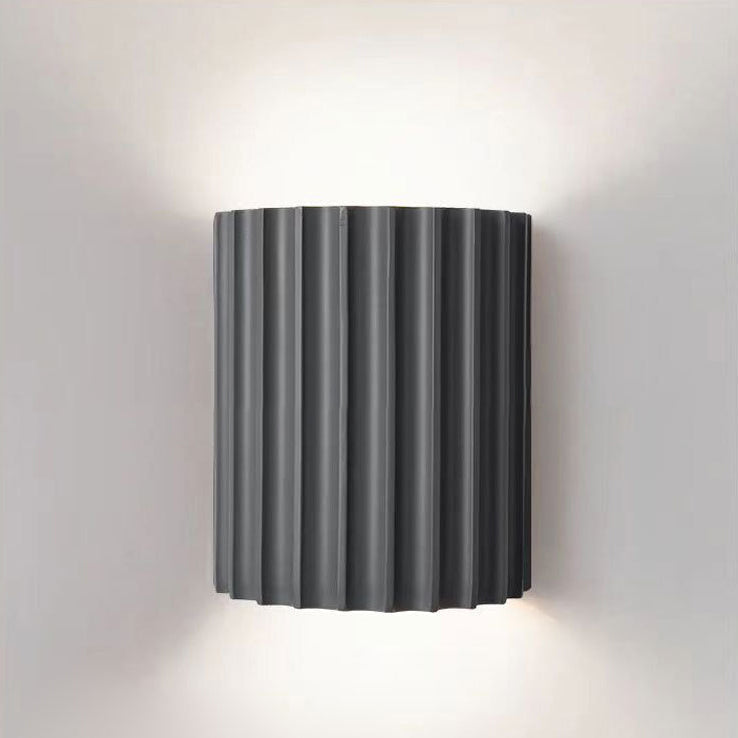 Applique da parete contemporanea scandinava in resina a mezza colonna con 2 luci per corridoio