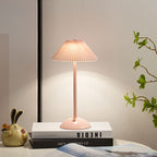 Lampada da Tavolo Conica Plissettata Ricaricabile in Ferro Scandinava Contemporanea da 1 Luce per Comodino