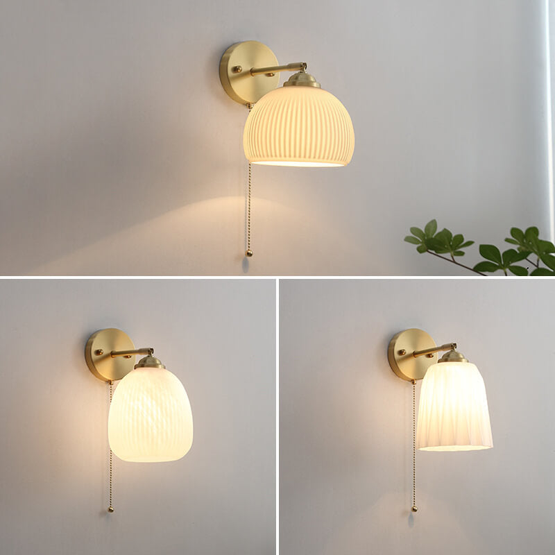 Applique da parete moderna nordica a strisce in vetro bianco ottone con cavo di trazione per camera da letto