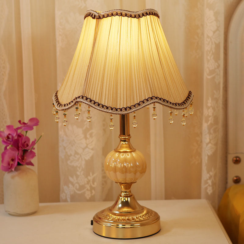 Lampada da Tavolo Tradizionale Vintage in Tessuto Floreale con Placcatura in Vetro per Camera da Letto