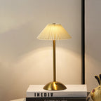 Lampada da Tavolo Conica Plissettata Ricaricabile in Ferro Scandinava Contemporanea da 1 Luce per Comodino
