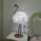 Lampada da tavolo in metallo a forma di fenicottero con piume d'oca nordico contemporaneo, 1 luce per comodino