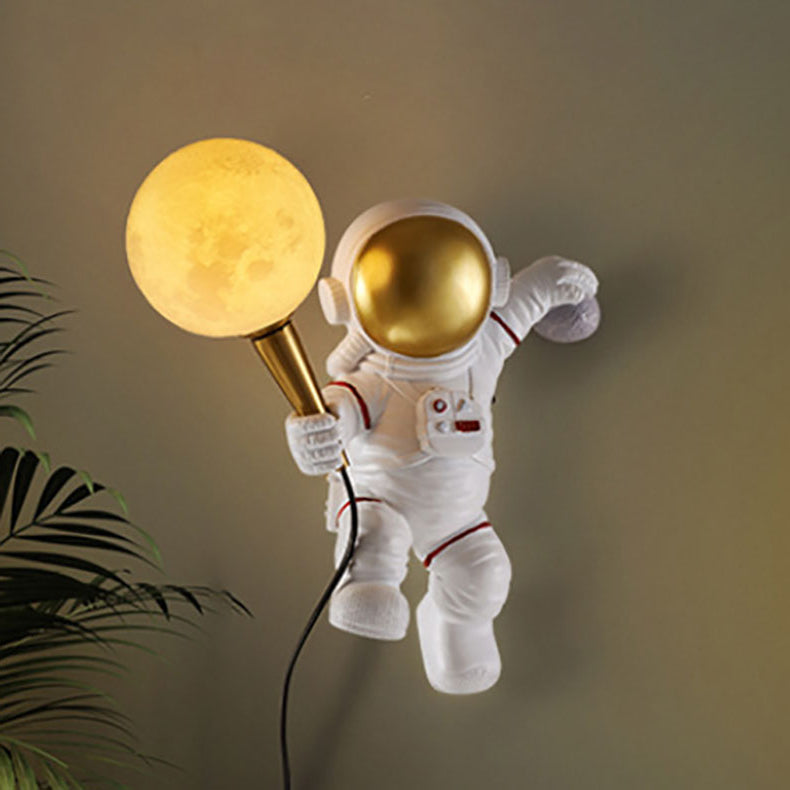 Lampada da parete a sconce con astronauta creativo contemporaneo in resina ABS 1 luce per camera da letto