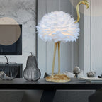 Lampada da tavolo in metallo a forma di fenicottero con piume d'oca nordico contemporaneo, 1 luce per comodino