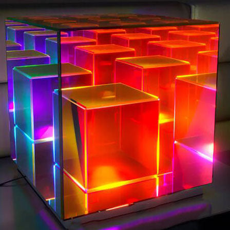 Lampada da Tavolo LED Rubik's Cube RGB in Acrilico Moderno