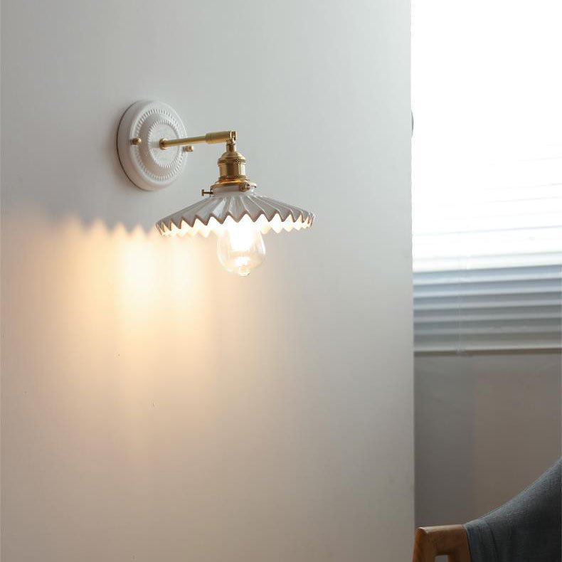 Applique da parete in ceramica vintage tradizionale rotonda in ottone con 1 luce per soggiorno