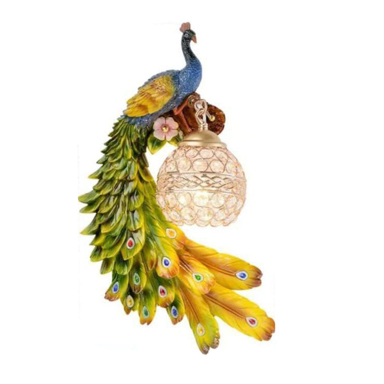 Lampada da Parete Vintage Ornata in Resina con Coda Lunga di Pavone e Sfere di Cristallo 1 Luce