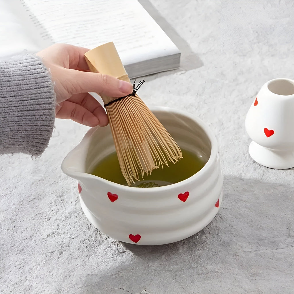 Ciotola per Matcha con design a cuore – 4/5 pezzi con versatore e frusta in bambù | Ideale per uso domestico