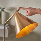 Lampada da terra Cape Brass Task