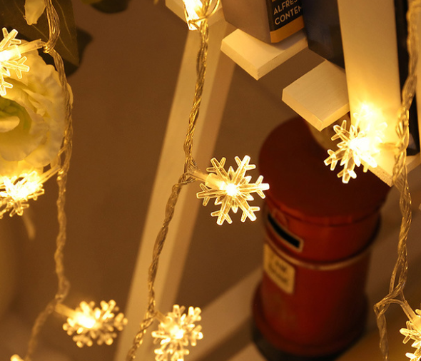 Illuminazione Natalizia a LED con Fiocchi di Neve – Luce Calda o Colorata per Interni ed Esterni