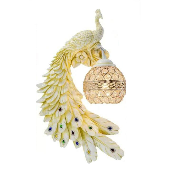 Lampada da Parete Vintage Ornata in Resina con Coda Lunga di Pavone e Sfere di Cristallo 1 Luce