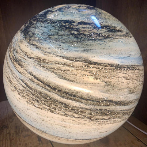 Lampada da Tavolo LED a Sfera con Aspetto Vetro e Superficie a Vortice