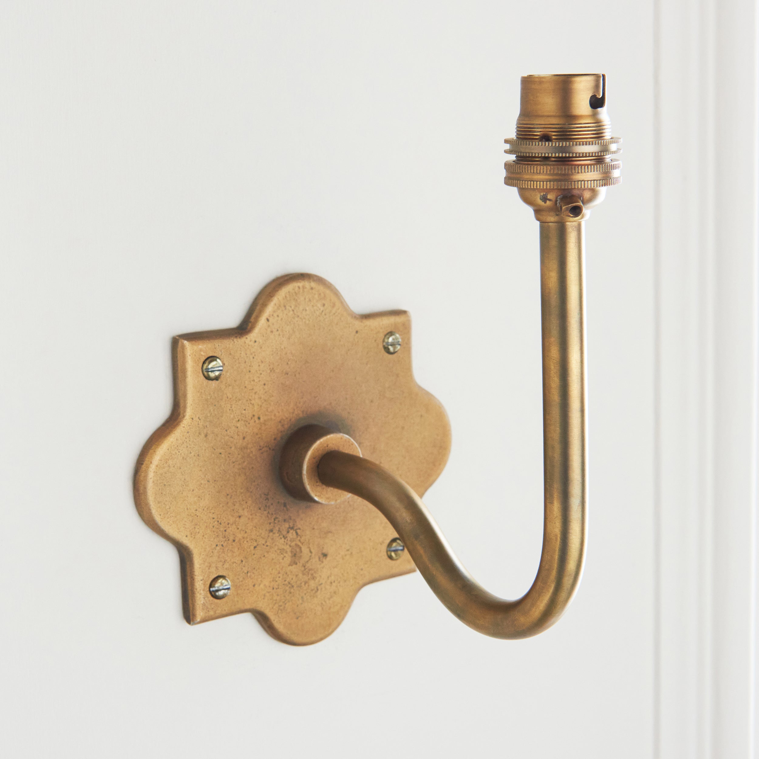 Applique da parete Anvil Swan in ottone antico