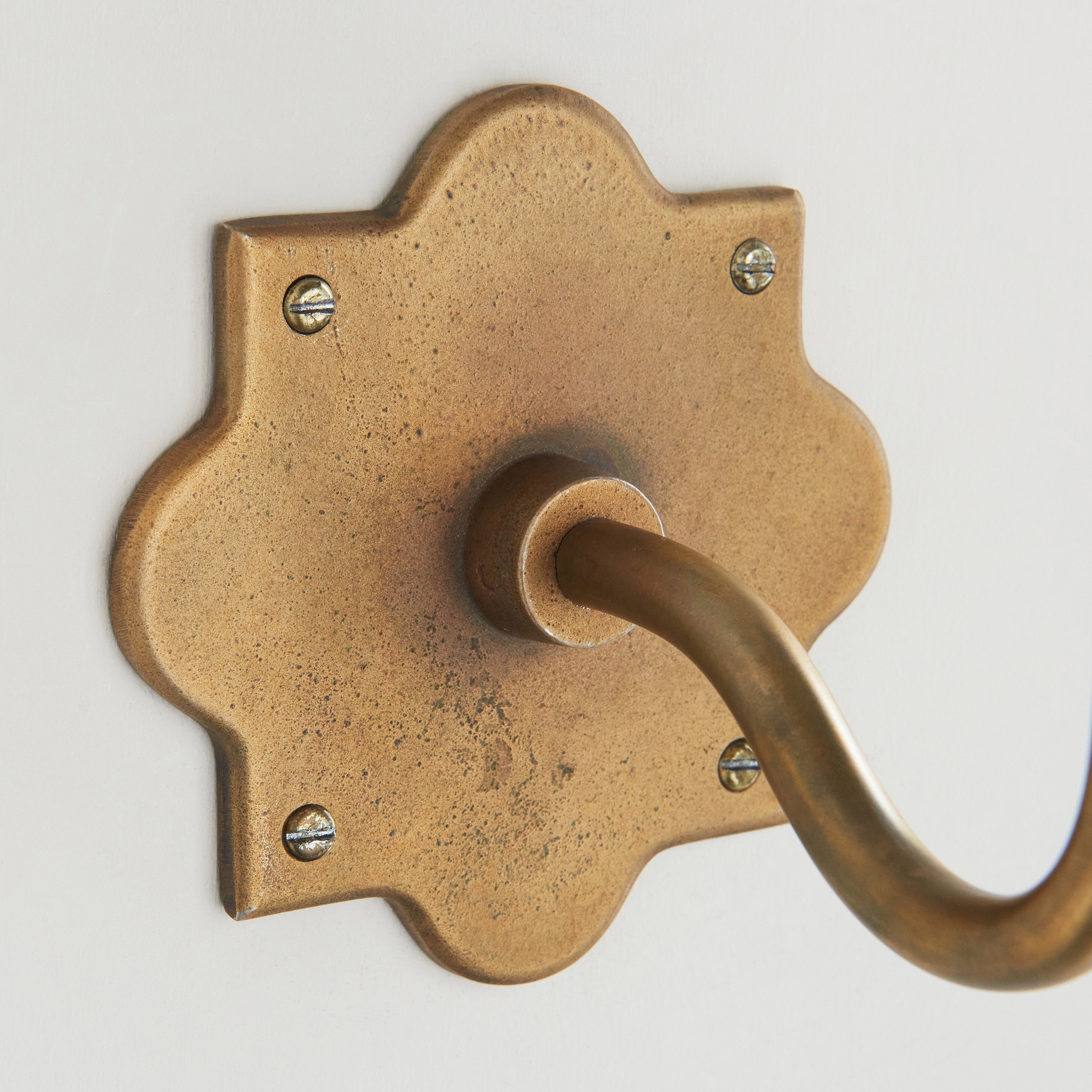 Applique da parete Anvil Swan in ottone antico