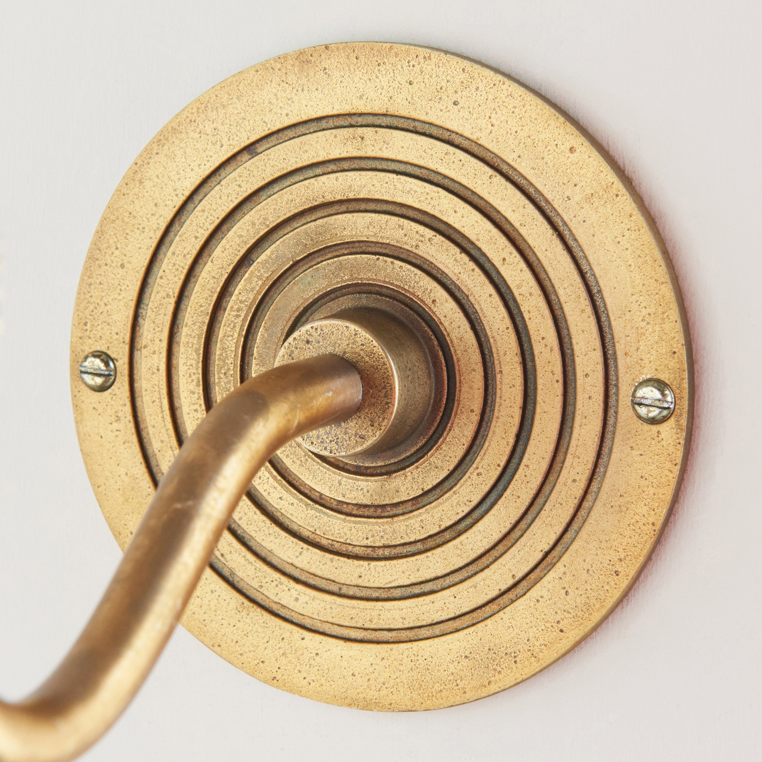 Fissaggio a Muro in Ottone a Curva Ripple