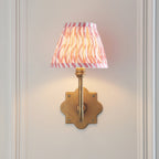 Applique da Parete Anvil Swan in Ottone Antico e Paralume Ripple 16cm Rosa Corallo