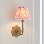 Applique da Parete Anvil Swan in Ottone Antico e Paralume Ripple 16cm Rosa Corallo