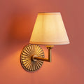 Lampada da Parete in Ottone Patinato Dahlia Angle con Paralume in Edera Bianca da 16 cm
