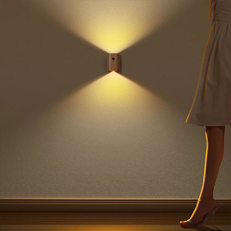 LumaSense - Lampada da parete in legno magnetica con sensore di movimento