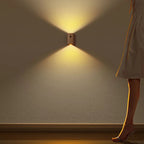LumaSense - Lampada da parete in legno magnetica con sensore di movimento
