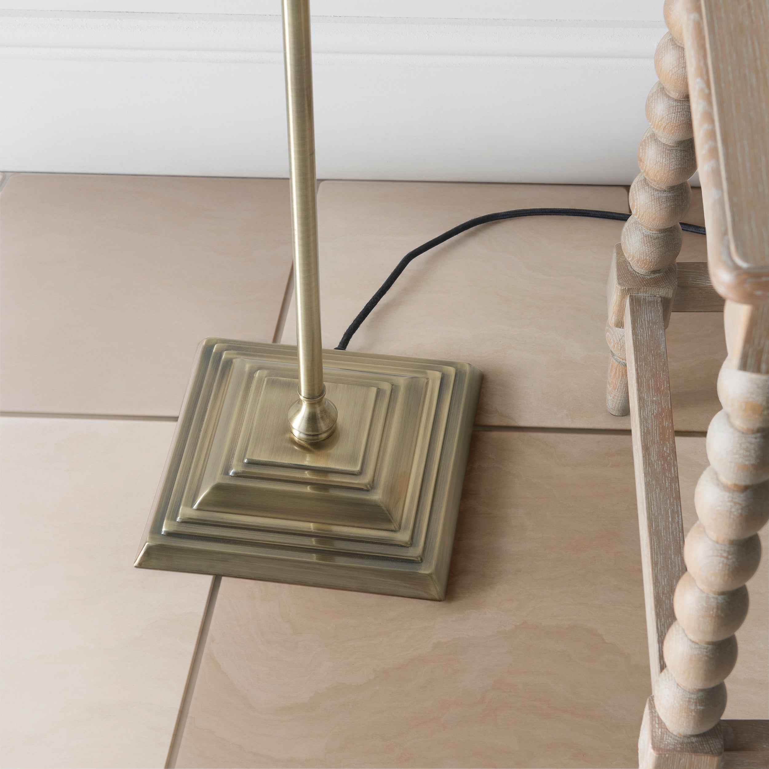 Lampada da Terra Lille in Ottone e Paralume Ikat Rosa Corallo da 40 cm