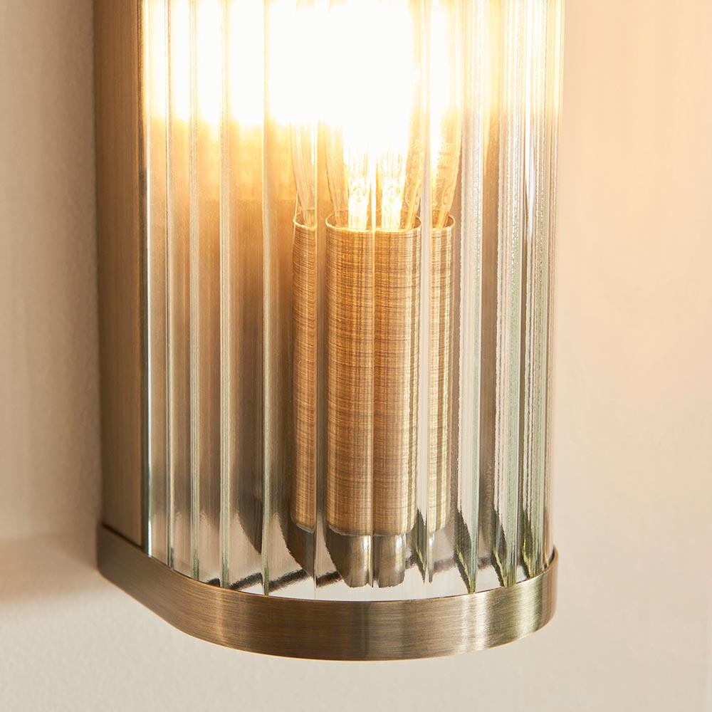 Ridgeton Lampada da Parete in Ottone Antico con Ombra in Vetro Striato