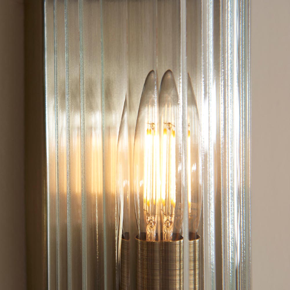 Ridgeton Lampada da Parete in Ottone Antico con Ombra in Vetro Striato