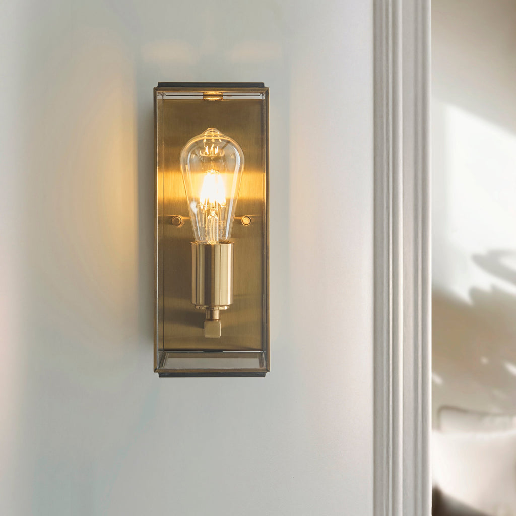 Lampada da Parete in Ottone Hammond con Pannelli in Vetro