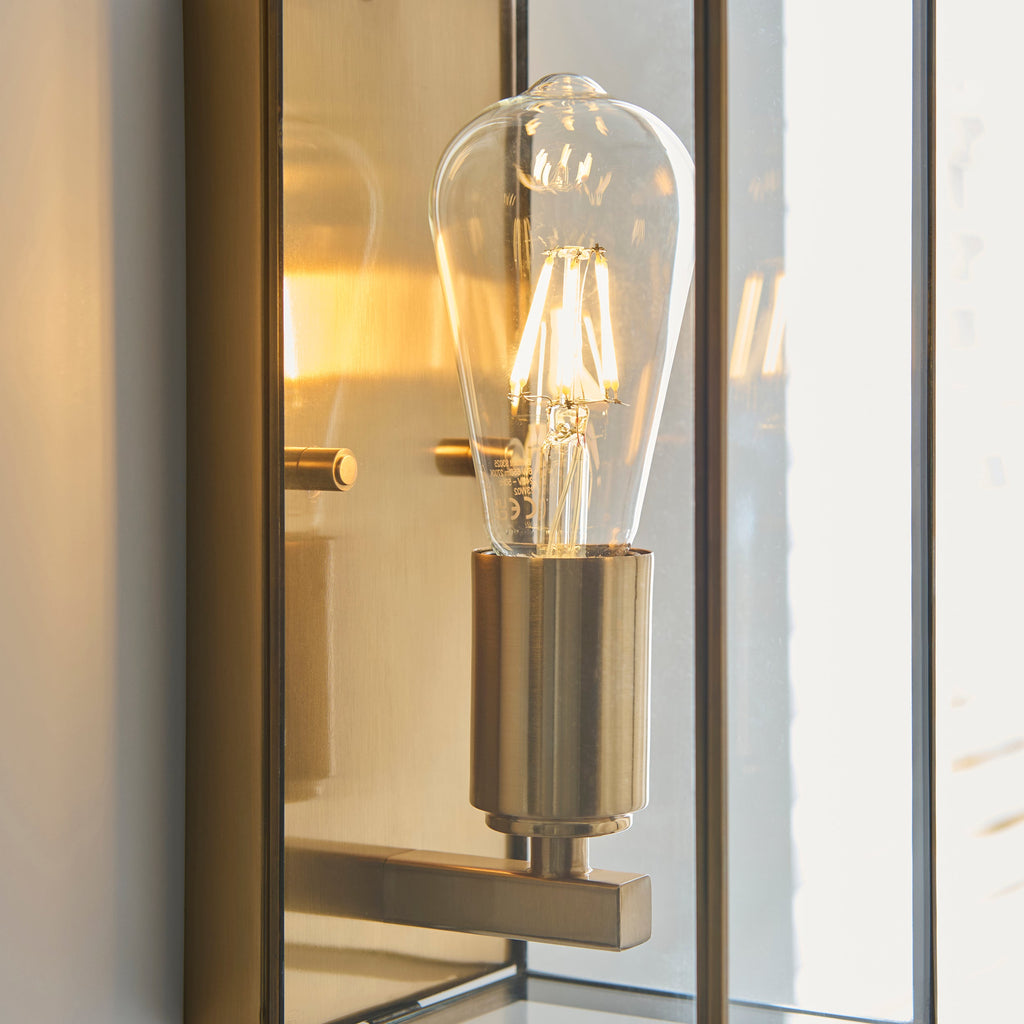 Lampada da Parete in Ottone Hammond con Pannelli in Vetro