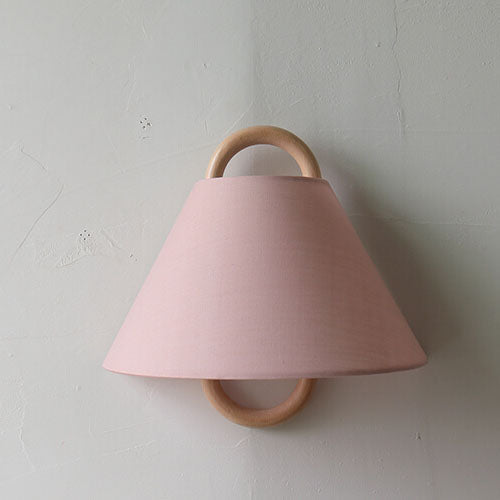 Applique moderna originale in legno massello plissettato a semicerchio con 1 luce