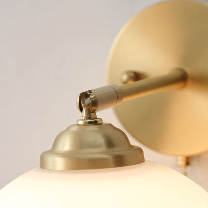 Applique da parete moderna nordica a strisce in vetro bianco ottone con cavo di trazione per camera da letto